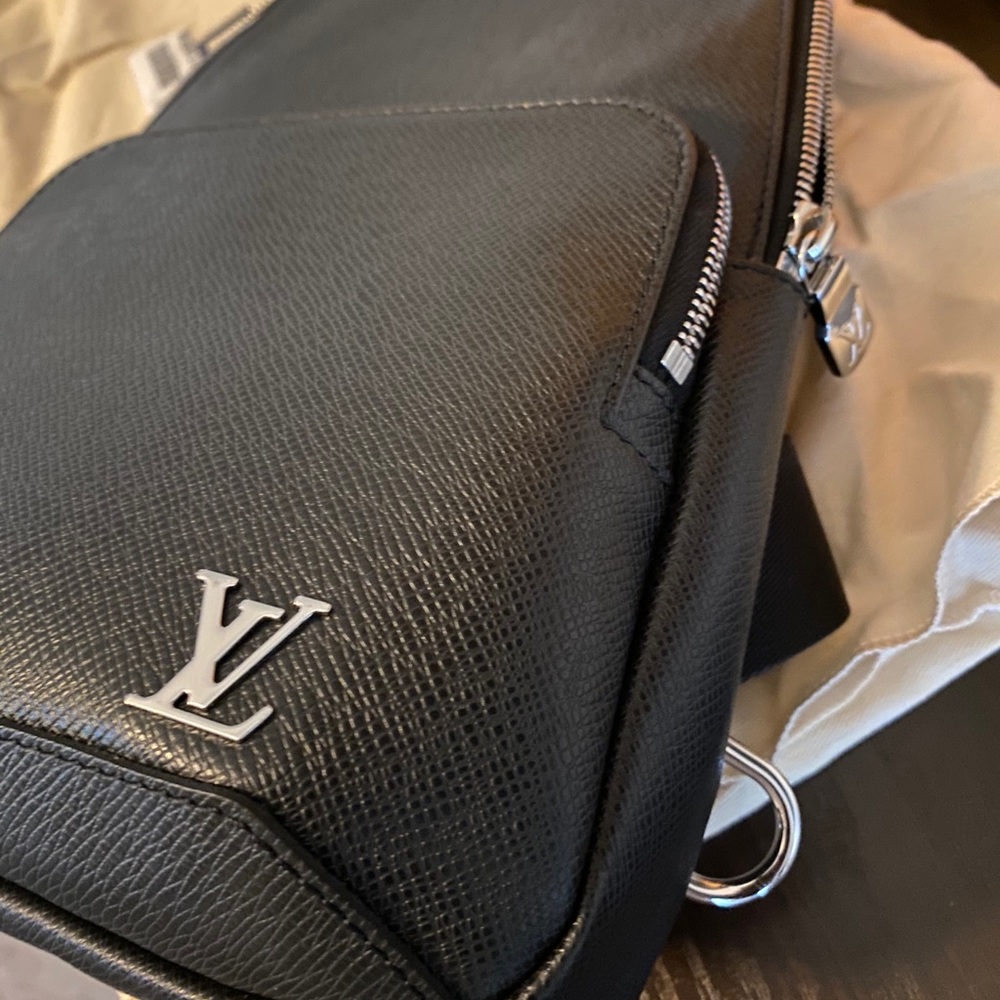 Louis Vuitton Avenue Sling Bag